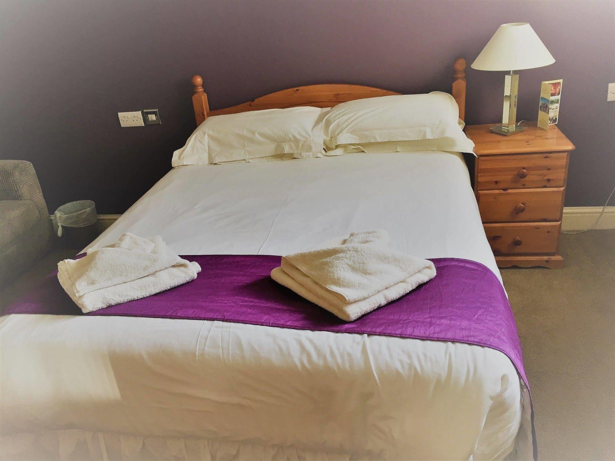 Halfway House Inn Country Lodge Йовіл Екстер'єр фото
